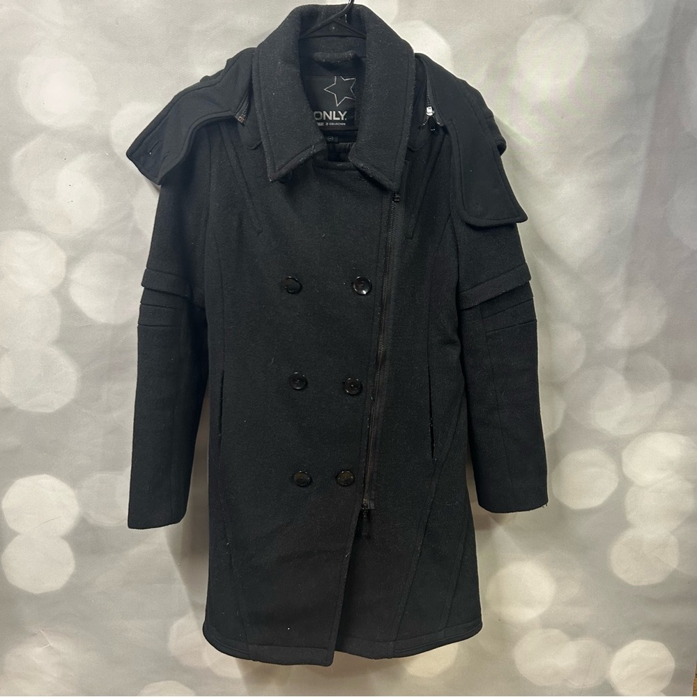 Only True Collection black streetwear double breasted coat. Size medium.‎